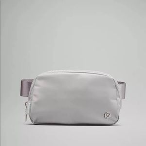 Lululemon Everywhere Belt Bag Silver Drop